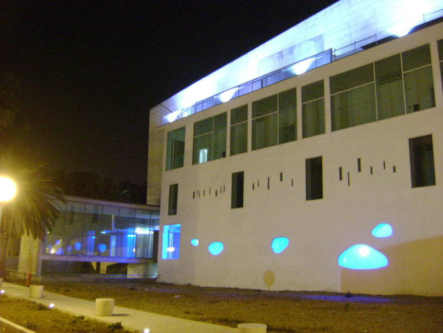 Da sempre Ianno Costruzioni lavora nel settore delle opere pubbliche attraverso ristrutturazioni, restauri e rifacimenti o nuove costruzioni. Tra le numerose realizzazioni, annovera diversi interventi in scuole, municipi, musei, impianti, sportivi, piazze.